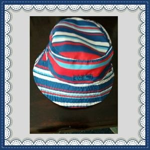 U V SKINZ REVERSIBLE BUCKET HAT